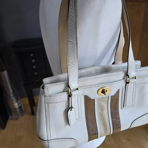 COACH Handbag Shoulder Bag. Off White with Brown and Tan Signature Logo